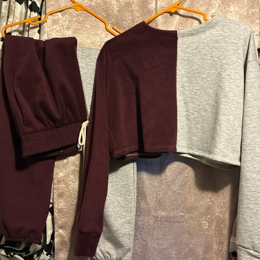 2 piece jogger set with crop top!
